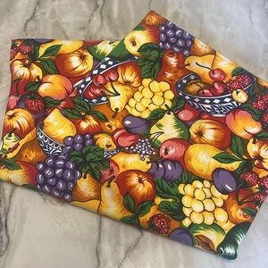 Gorgeous Vintage Tablecloth /Table Topper